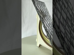 L'acido ha inciso il vetro temperato