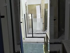 Schermo doccia in vetro temperato versatile e pratico per vari ambienti