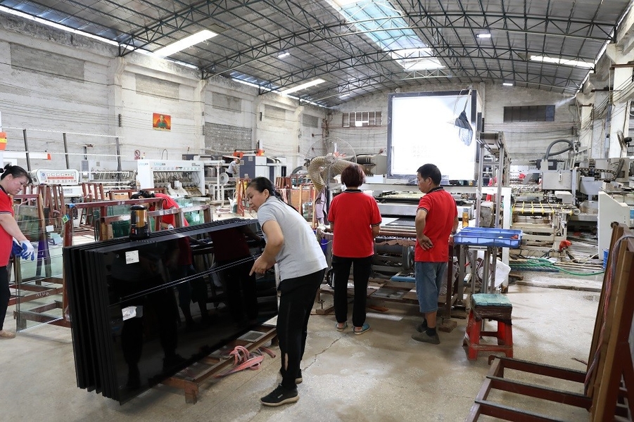 foshan nanhai ruixin glass co., ltd linea di produzione del fabbricante